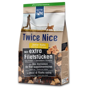 Hundefutterverpackung mit der Aufschrift "Twice Nice" mit "Junior Huhn" und extra Filetstücken, die das Duo-Protein und das getreidefreie Rezept hervorheben.