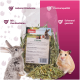 Eine Packung PANTO Kräutermix für kleine Haustiere, mit einem Kaninchen und einem Hamster, mit Text, der die Premiumqualität und Kamillenblüten hervorhebt.