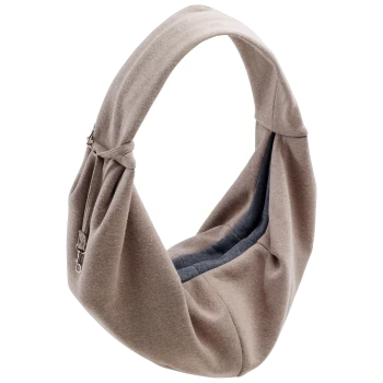 Eine stilvolle beige Tragetasche für Haustiere aus weichem Stoff, mit einem breiten Tragegurt und einer Reißverschlusstasche zur Aufbewahrung.