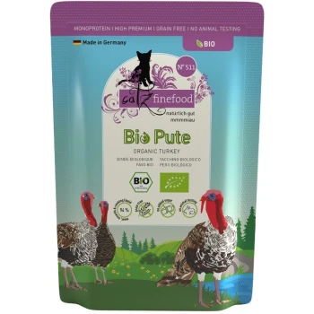 Emballage de nourriture pour chat biologique à la dinde avec trois dindes dans un cadre naturel, avec un texte mettant en avant "Bio Pute" et "Made in Germany."