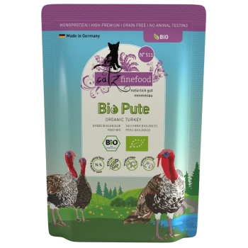 Verpackung von biologischem Puten-Katzenfutter mit drei Truthähnen in einer natürlichen Umgebung, mit Text, der "Bio Pute" und "Made in Germany" hervorhebt.