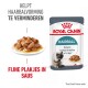 Royal Canin haarbal kattenvoer verpakking met een bord natvoer, met tekst: "Helpt haarbalvorming te verminderen" en "Fijne plakjes in saus."