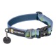 Blau-grün gemustertes Hundehalsband von Ruffwear, mit einem schwarzen Anhänger und verstellbarer Schnalle.