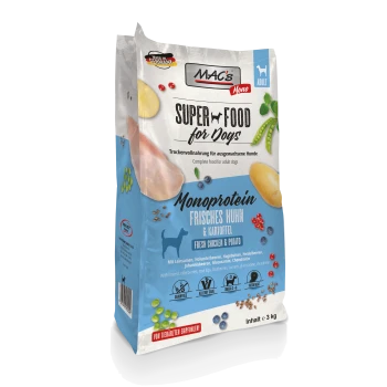 Hundefutterbeutel, beschriftet "MAC's Super Food for Dogs", mit frischem Hähnchen und Kartoffeln, mit Zutaten wie Leinsamen und Heidelbeeren. 3 kg.