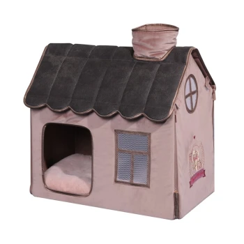 Villa Cute Pets rosa Ein plüschiges Haustierhaus mit einem dunkelgrauen Dach und hellrosa Wänden, mit einem vorderen Eingang, einem Netzfenster und dekorativem Text, der 'Das Haustier' liest.