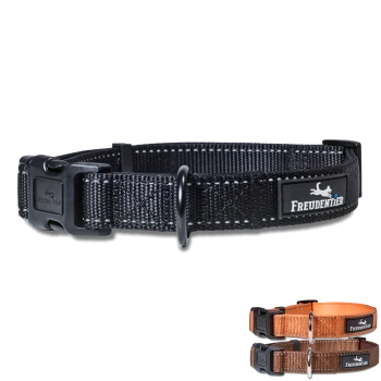 Schwarzes Nylon-Hundehalsband mit Kunststoffschnalle und Metallring, beschriftet mit „Freudentier“, gezeigt mit kleineren orangefarbenen und braunen Halsbändern.