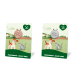 Zwei Haustier-ID-Tags, die auf Karten angezeigt werden, mit einem verspielten Hund und einer Katze in einer grünen Landschaft. Der Text lautet "FRESSNAPF | MAXI ZOO."