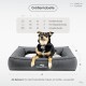 Ein Hund liegt auf einem grauen Haustierbett mit einer Größentabelle darüber, beschriftet mit "Größentabelle," die Abmessungen für kleine, mittlere und große Hunde zeigt.