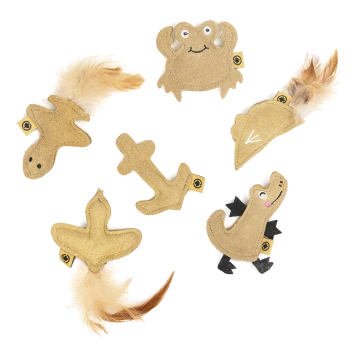 Eine Sammlung von sechs plüschigen Haustierspielzeugen in Form eines Frosches, Fisches, Ankers, Vogels und eines Drachen, mit weichen Texturen und verspielten Designs.