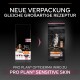 Zwei Hundfutterbeutel, "Pro Plan® Optiderma" und "Pro Plan® Sensitive Skin," mit einem Pfeil und Text: "Neue Verpackung gleiche Rezeptur."