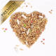 Herzförmige Anordnung verschiedener Samen und Körner mit bunten Pellets, gekrönt von einem goldenen "PREMIUM"-Banner.
