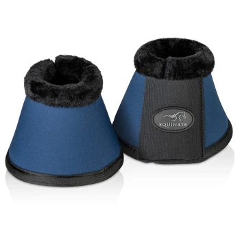 Blaue Pferdehufstiefel mit schwarzem Kunstfellfutter und einem schwarzen Stoffboden, mit einem "Equinate"-Logo.