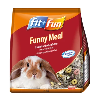 Un sac de nourriture pour lapins nains "fit+fun Funny Meal" présentant un gros plan du visage d'un lapin, avec des granulés colorés visibles en arrière-plan.