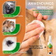 Person wischt einem Hund mit einem Wattepad das Auge; Sprühflasche mit der Aufschrift "Augenreiniger für Hunde"; "ANWENDUNGSBEREICHE".