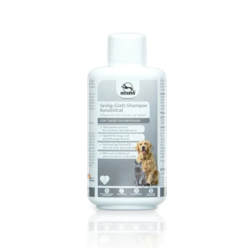 Flasche Forkan Seidig-Glatt-Shampoo-Konzentrat für Hunde und Katzen, mit einem Golden Retriever und einer Katze auf dem Etikett.