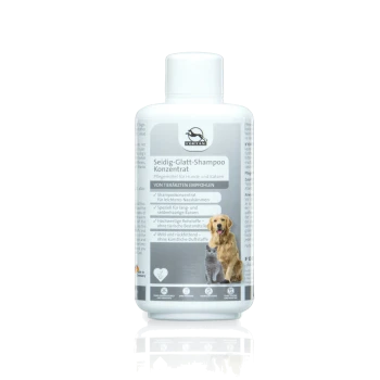 Flasche Forkan Seidig-Glatt-Shampoo-Konzentrat für Hunde und Katzen, mit einem Golden Retriever und einer Katze auf dem Etikett.