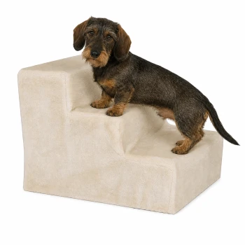 Cremefarbene Haustiertreppe mit drei Stufen, entworfen für kleine Tiere, um leicht höhere Oberflächen zu erreichen.