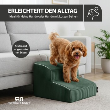 Kleiner brauner Hund auf grünen Haustierstufen neben Sofa; deutscher Text „ERLEICHTERT DEN ALLTAG“ und „Stufen mit abgerundeten Ecken“