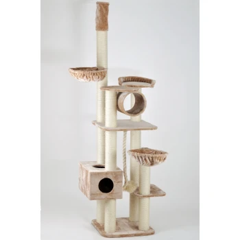 Ein beige- und cremefarbener Kratzbaum für Katzen mit mehreren Plattformen, einem gemütlichen würfelförmigen Versteck, Kratzpfosten und hängenden Spielzeugen.
