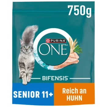 Purina ONE Bifensis Katzenfutterbeutel für Senioren, 750g, mit einer flauschigen grauen Katze, mit dem Text "SENIOR 11+" und "Reich an Huhn."