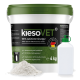 Behälter mit kiesoVET 100% natürlicher Kieselgur, 4 kg, mit einer kleinen Flasche daneben; der Text enthält Anwendungshinweise und Vorteile.