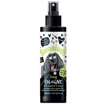 Schwarze Sprühflasche von Bugalugs Zingy Cologne für Hunde mit Grapefruit- und Orangenduft, mit Cartoon-Hund und veganem Label.