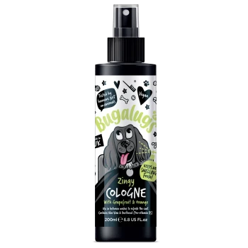 Schwarze Sprühflasche von Bugalugs Zingy Cologne für Hunde mit Grapefruit- und Orangenduft, mit Cartoon-Hund und veganem Label.
