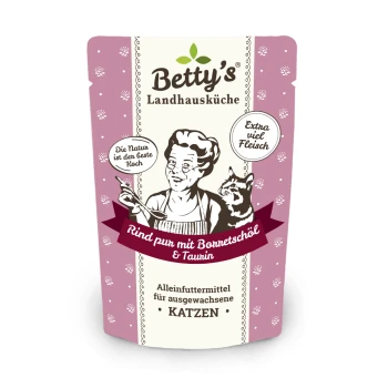 Frischebeutel Rind pur 12 x 100g für Katze Betty's Landhausküche Katzenfutter zeigt eine Frau, die mit einer Katze kocht, beschriftet mit "Rind pur mit Bonretschöl & Taurin," und betont "Extra viel Fleisch."