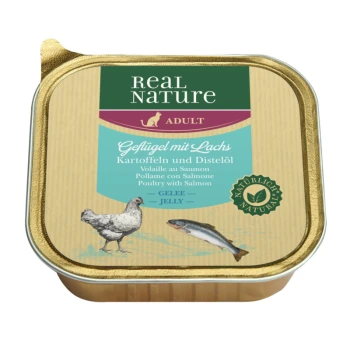 Real Nature Adult Katzenfutter in einem goldenen und grünen Behälter, mit Geflügel, Lachs, Kartoffeln und Destillatöl.
