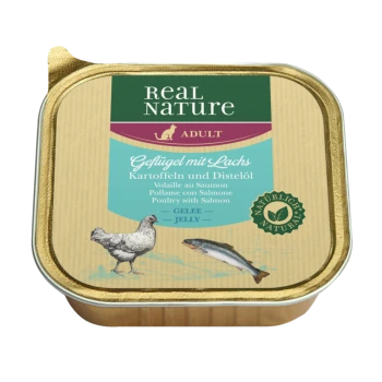 Real Nature Adult Katzenfutter in einem goldenen und grünen Behälter, mit Geflügel, Lachs, Kartoffeln und Destillatöl.