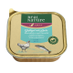 Nourriture pour chat Real Nature Adult dans un contenant doré et vert, contenant de la volaille avec du saumon, des pommes de terre et de l'huile distillée.