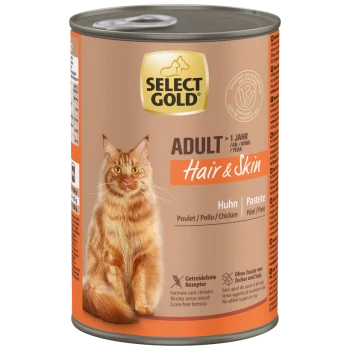 Boîte de pâté pour chat Select Gold Adult Hair & Skin au poulet avec un chat tigré roux et texte en plusieurs langues.
