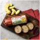 Fleischeslust-Futterrolle 'Pures Lamm / Pure Lamb' mit geschnittenen Scheiben und Kartoffelstücken auf einem Holzschneidebrett.