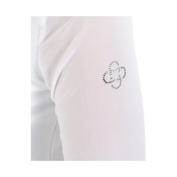 Nahaufnahme eines weißen Haustierbekleidungsärmel mit einem funkelnden silbernen Logodesign.