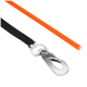 Orange-schwarze Hundeleine mit silbernem Metallkarabiner, isoliert auf weißem Hintergrund.