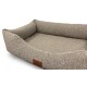 Beiges Tweed-Rechteck-Haustierbett mit erhöhten Seitenrändern und braunem Lederetikett mit der Aufschrift 'PETLIVING'.