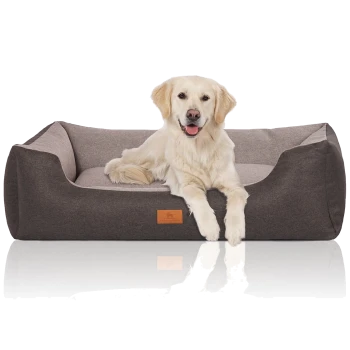 Ein gemütliches Hundebett aus grauem und braunem Stoff, mit einem golden Retriever, der bequem darauf liegt.