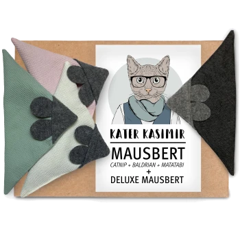 Katzenminze-Maus-Spielzeuge in Grün, Rosa, Weiß und Schwarz mit Filzohren, präsentiert auf einer Schachtel mit der Aufschrift "Kater Kasimir Mausbert Deluxe Mausbert."