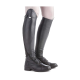 Schwarze Reitstiefel mit hohem Schaft, ausgestattet mit einem seitlichen Reißverschluss und dekorativer Schnürung, getragen mit hellen Reithosen.
