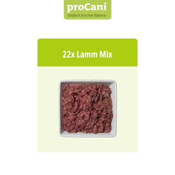 Verpacktes Hundefutter mit der Bezeichnung "proCani Lamm-Mix" und einem Foto eines Schafes, mit einem grünen Landschaftshintergrund und einem "22x"-Abzeichen.