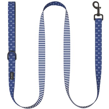 Marineblaue Hundeleine mit einem nautischen Ankerdesign und gestreiftem Muster, mit einem stabilen Clip zur Befestigung.