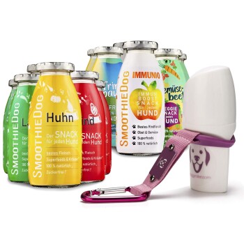 Bunte "SmoothieDog" Snackflaschen in verschiedenen Geschmacksrichtungen, plus ein pinker Hundewalze mit Karabiner.