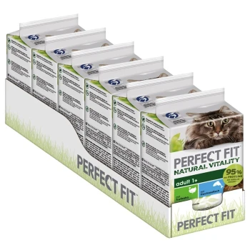 Sechs Packungen "Perfect Fit Natural Vitality" Katzenfutter, die eine Katze zeigen und "95% Proteine" und "Erwachsene 1+" auf der Verpackung hervorheben.