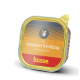 Paté für Hunde in einem quadratischen goldenen und orangefarbenen Behälter, beschriftet mit "Gourmet Kyckling" von Husse, mit einem Hundesymbol und dem Text "Delicious paté for dogs."