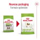 L'image montre deux sacs de nourriture pour chiens Royal Canin pour petites races âgées de 12 ans et plus, avec une étiquette indiquant "Nouveau packaging" et "Formule optimisée."