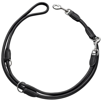 Schwarze Lederhundeleine mit silbernen Metallclips und Ringen, mit einem schlanken, langlebigen Design für Tierbesitzer.