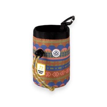 Bunt gemusterte Hundeleckerli-Tasche mit Kordelzugverschluss und Clip, mit dem Logo "Woolly Wolf".