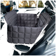 Ein gepolsterter, grauer Autositzbezug für Haustiere mit quadratischem Design, sicher im Rücksitz eines Fahrzeugs platziert.