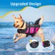 Ein gelber Labrador in einer schwarzen und rosa Schwimmweste springt durch die Wellen des Ozeans, mit "Verbessertem Design", "Rettungsgriff" und "Verstellbarem Bauchumfang."