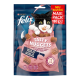 Emballage coloré de friandises pour chat Felix Tasty Nuggets avec un chat joueur, mettant en avant le saumon, la truite, les protéines, les vitamines et le maxi pack de 180g.